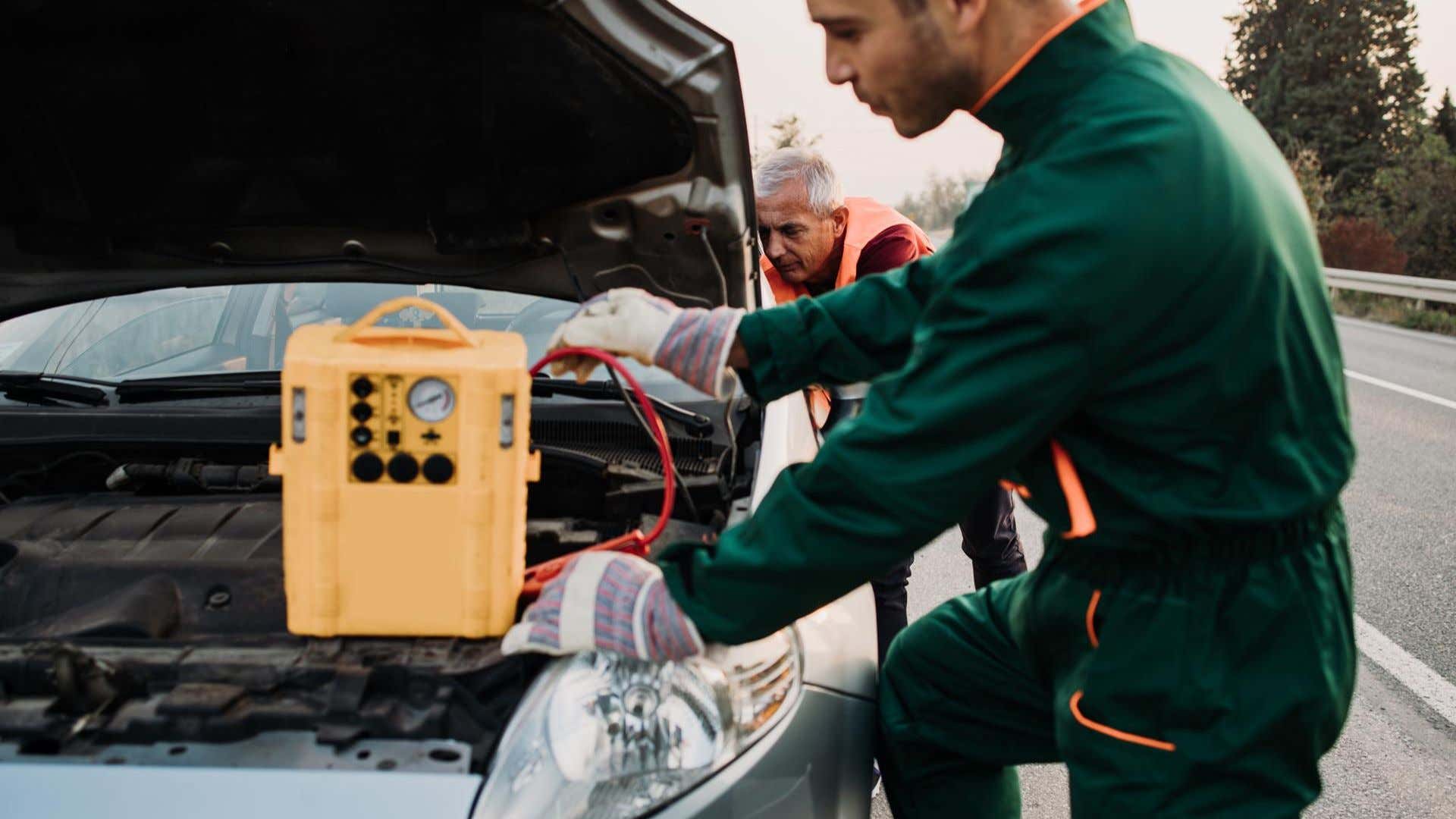 How to Start a Car Without Jumper Cables 如何在没有跳线电缆的情况下启动汽车