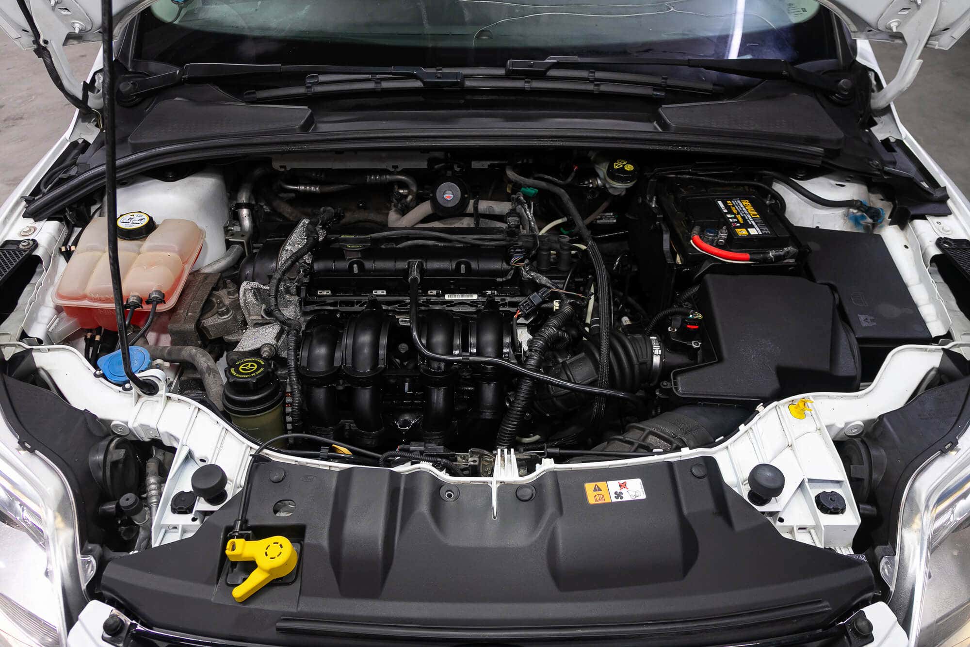 Ford Focus under the hood 引擎盖下的福特福克斯