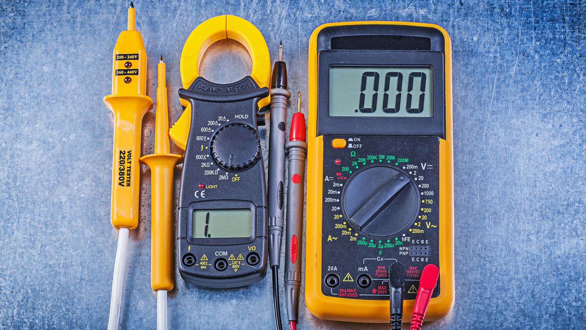 A multimeter is a crucial testing tool for diagnosing car batteries. 万用表是用于诊断汽车电池的重要测试工具。