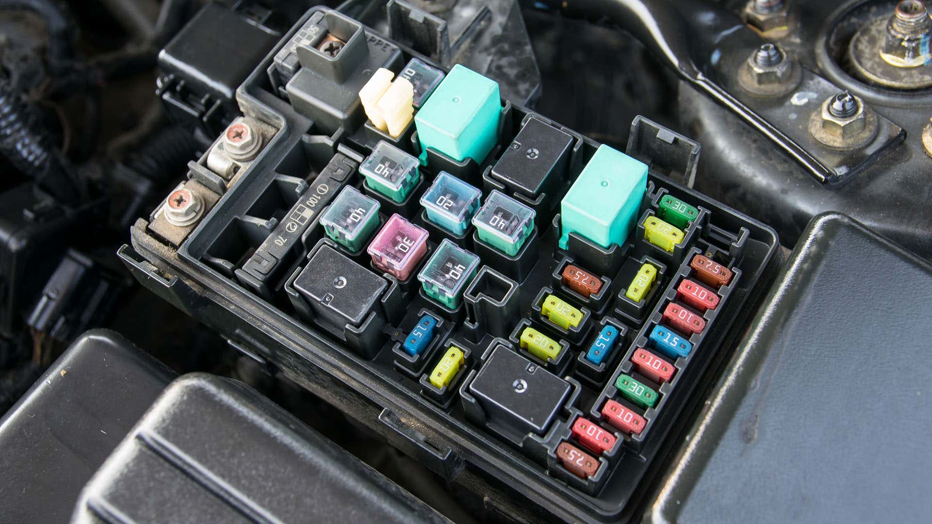 Bad relays could cause parts to fail. 不良的继电器可能导致部件故障。