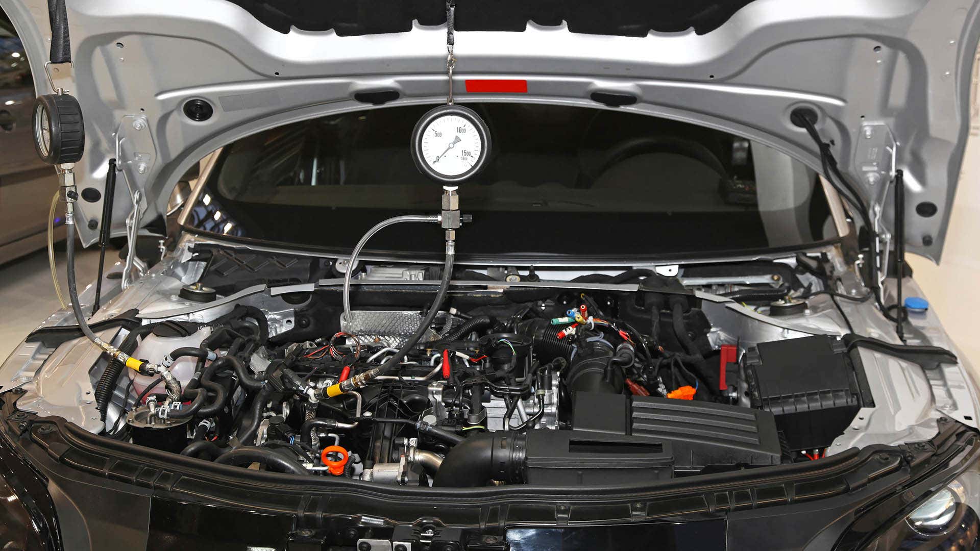 A compression tester is needed to check an engine's compression. 需要一个压缩试验机来检查发动机的压缩情况。