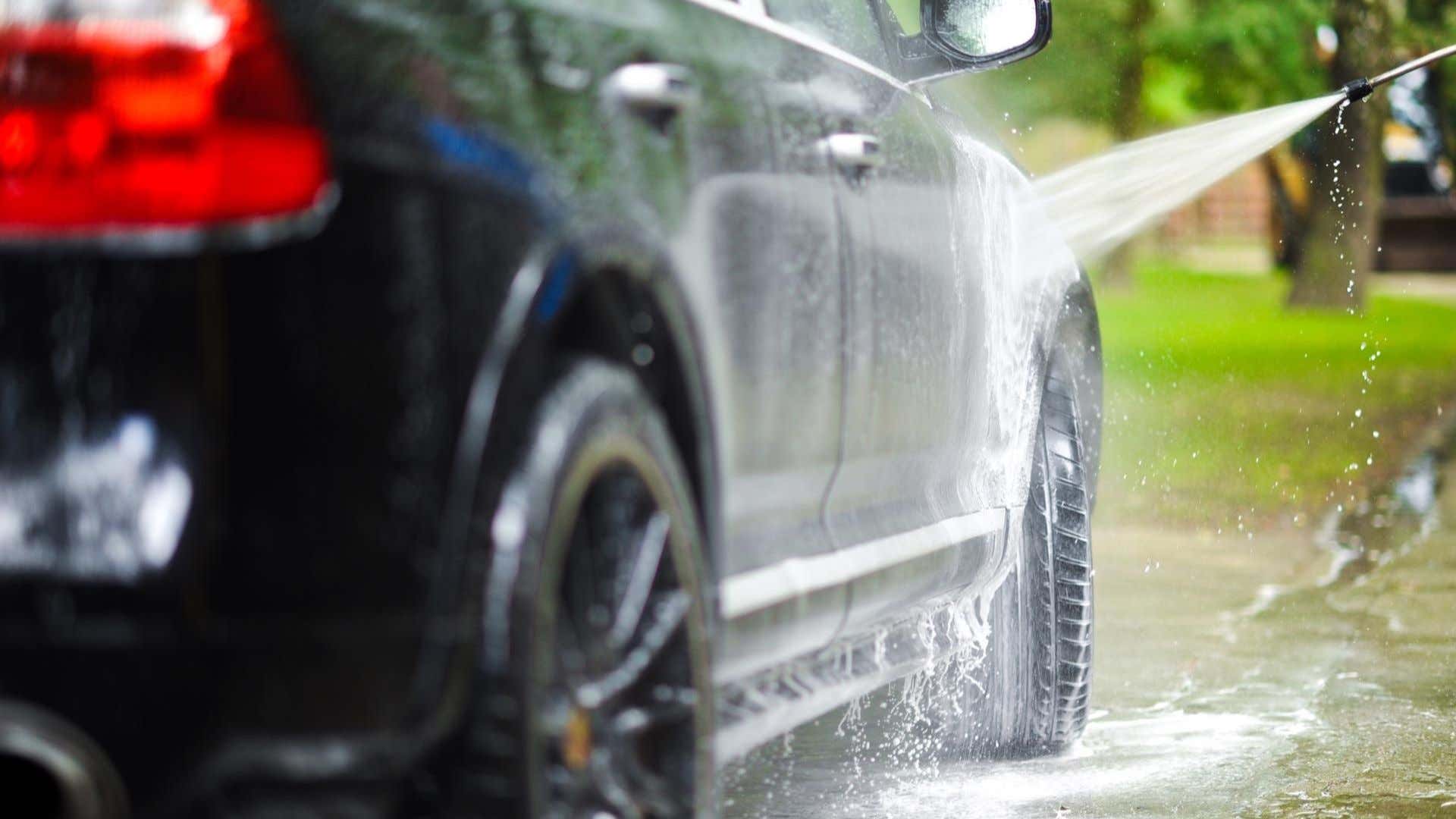 Wash your car only after the paint dries. 等油漆干了再洗车。