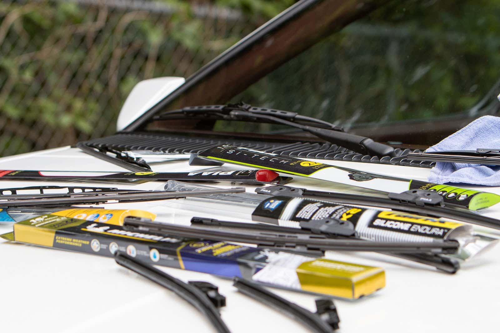 TheDrive reviews silicone windshield wipers 该驱动器审查硅胶挡风玻璃雨刷