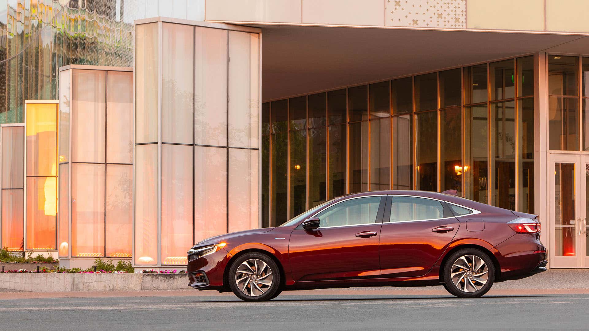 A 2020 Honda Insight. 2020年本田的Insight。