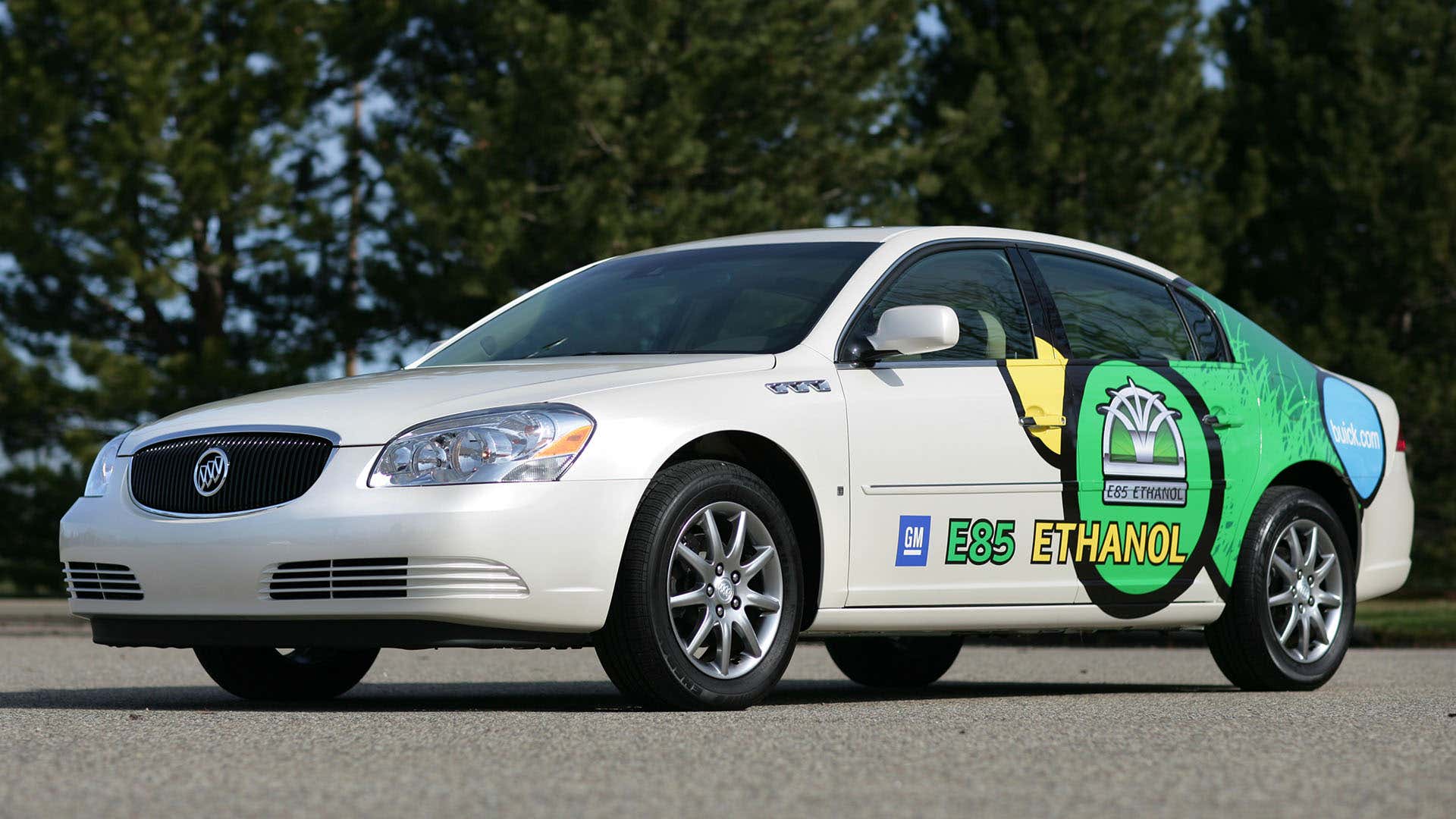 A 2011 Buick Lucerne with Flex Fuel compatibility. 2011年Buick Lucerne具有柔性燃料兼容性。