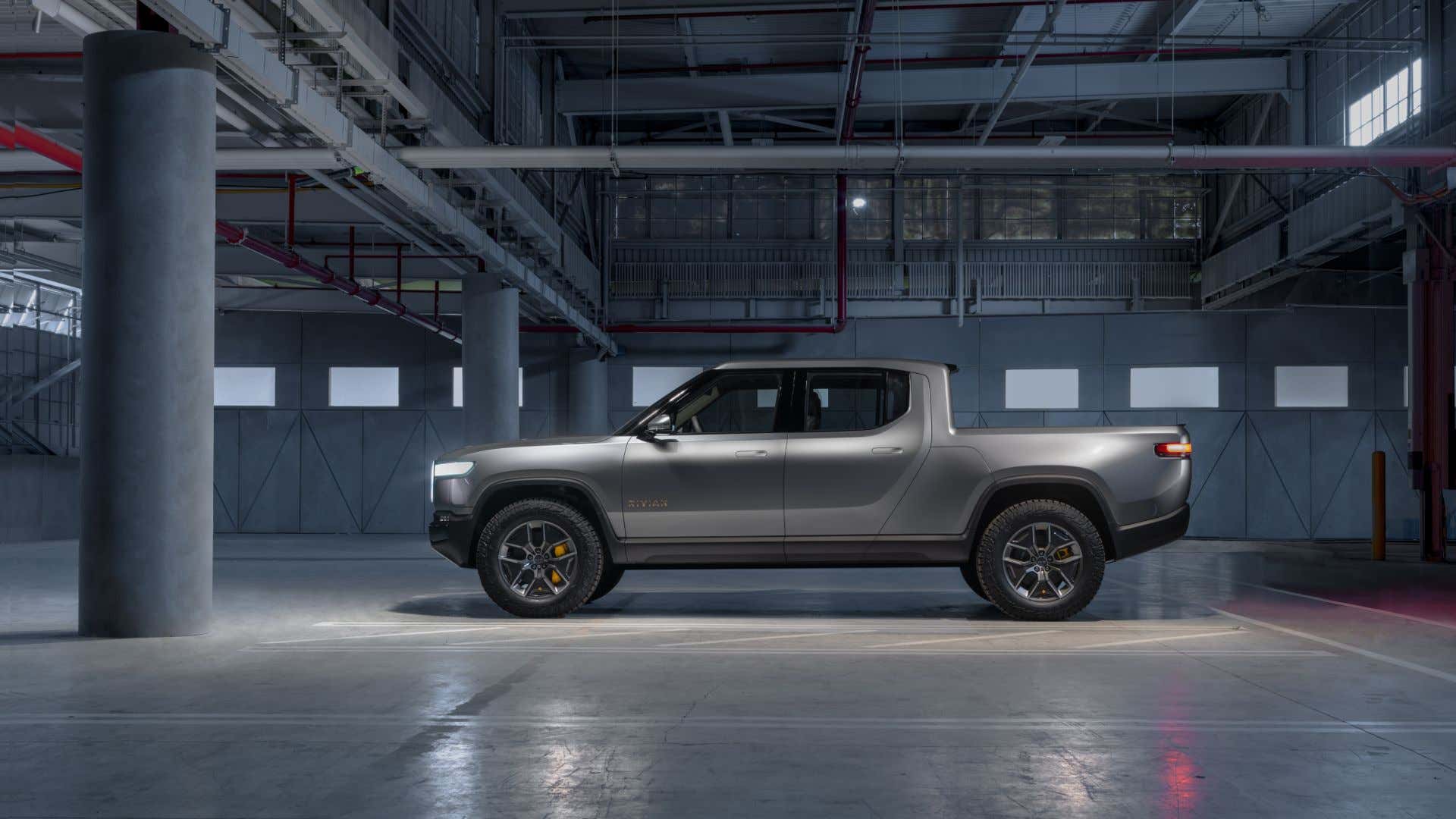 Rivian's R1T in the factory where it will be built. Rivian的R1T在工厂将建成。