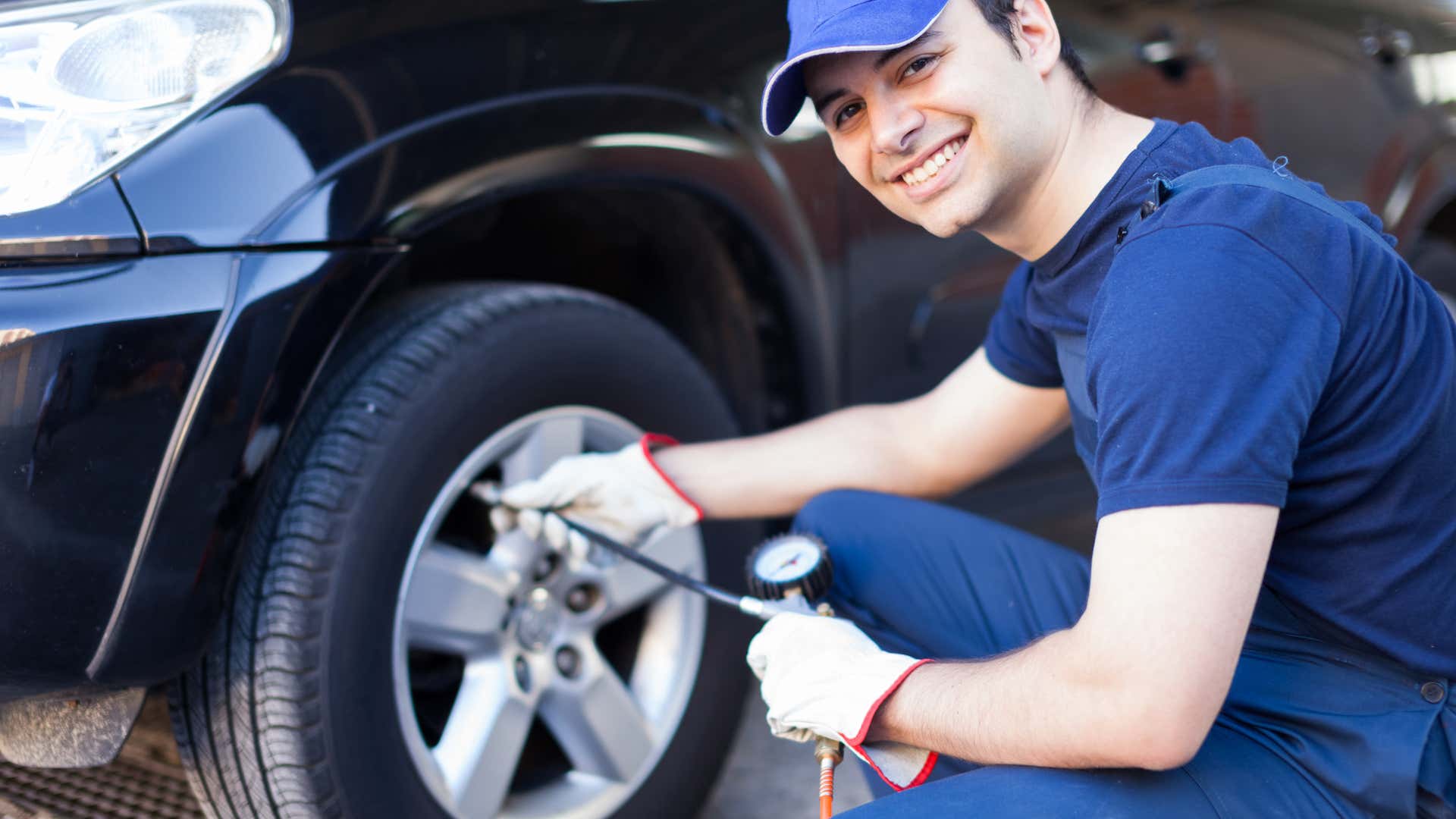 Get your car to the shop if the TPMS light comes on. 如果TPMS灯亮了,就把你的车送到商店。