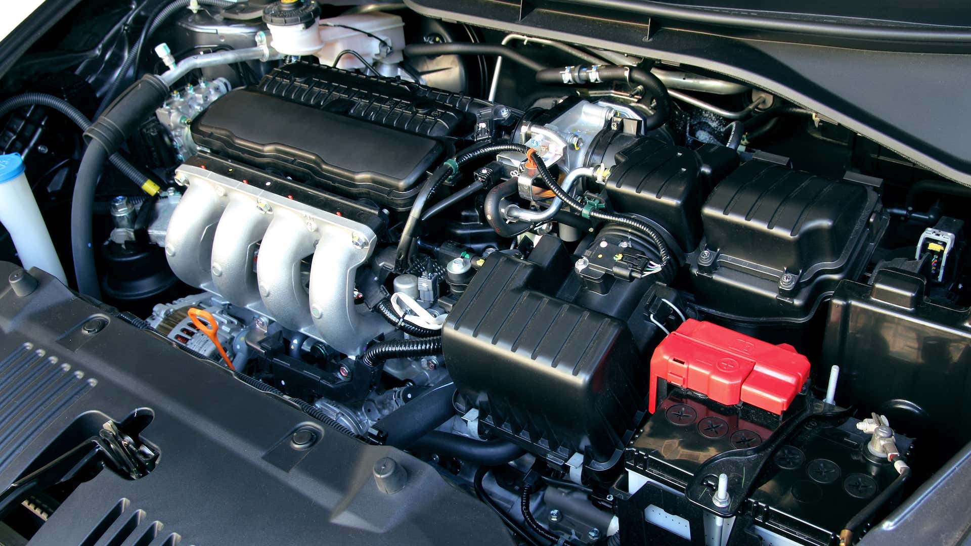 Spend some time familiarizing yourself with your car's engine bay. 花一些时间熟悉汽车的发动机湾。