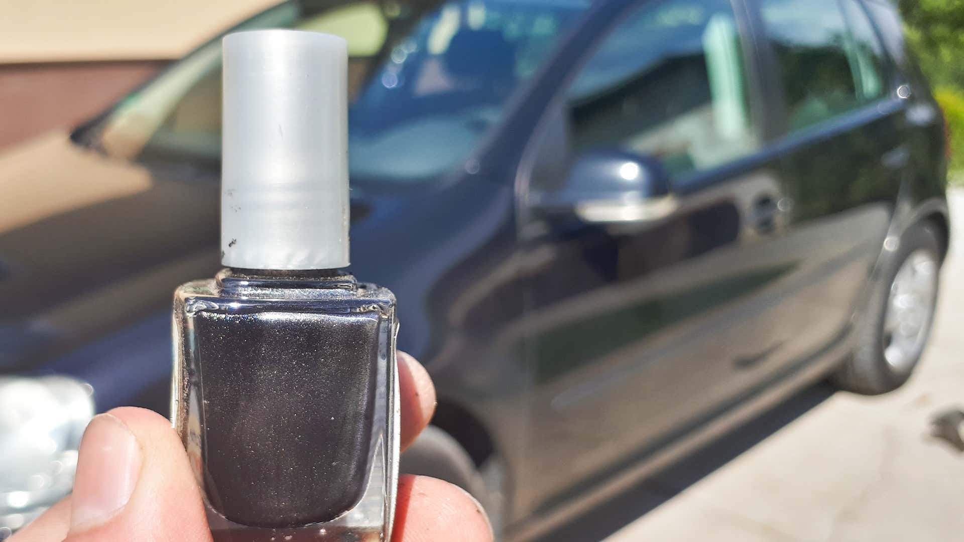 You won't need much paint for the touch-up job. 为触摸作业不需要太多油漆。