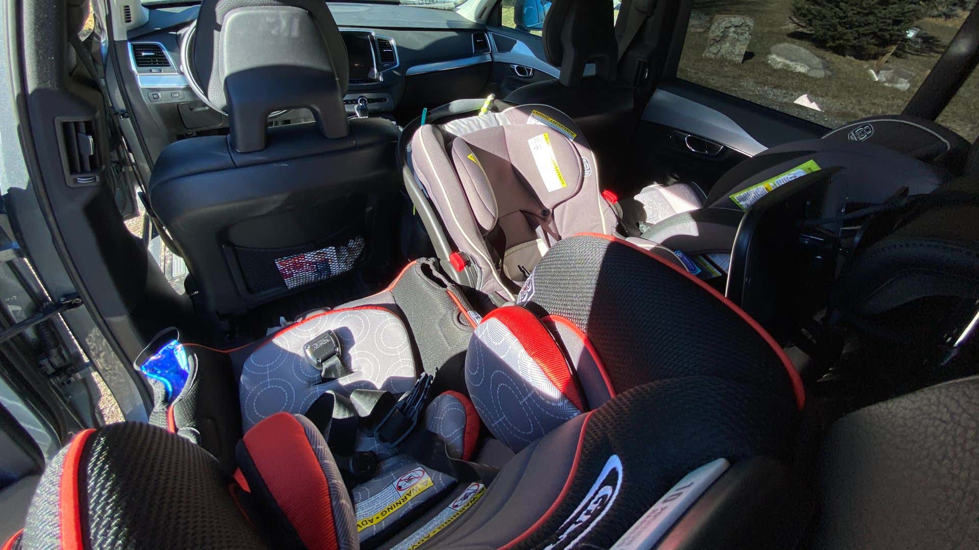 A menagerie of car seats. 各种各样的汽车座椅
