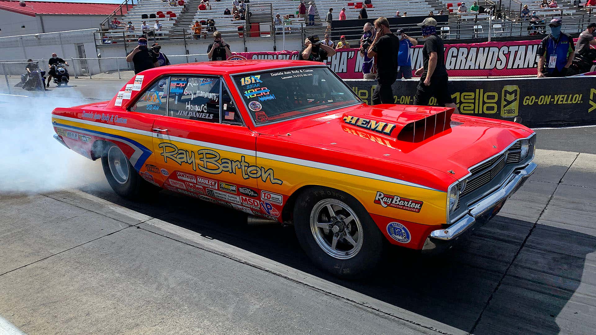Ray Barton's Hemi drag racer. Ray Barton的Hemi拖着赛车。