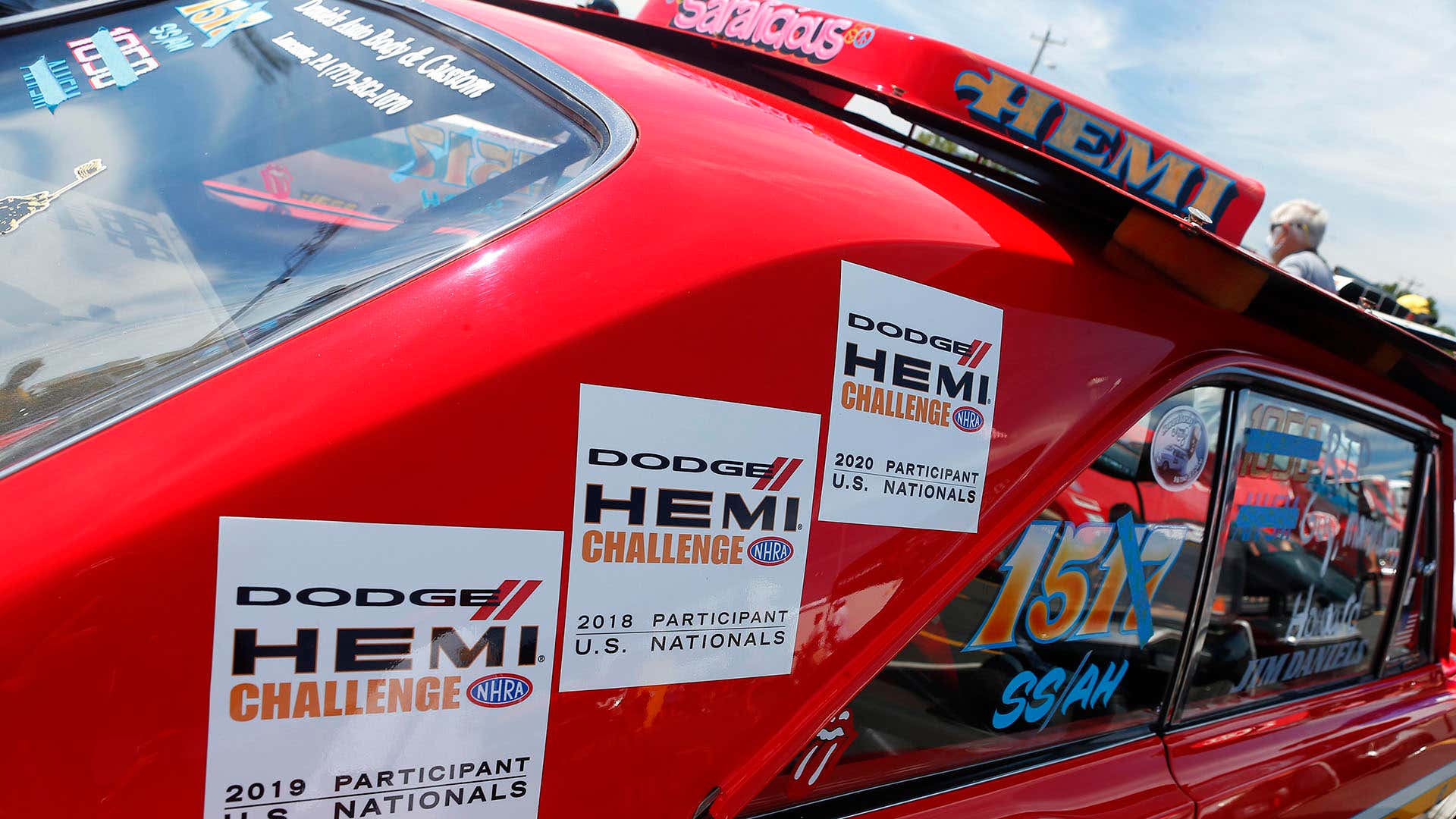 A Hemi drag racer. 半拖船。