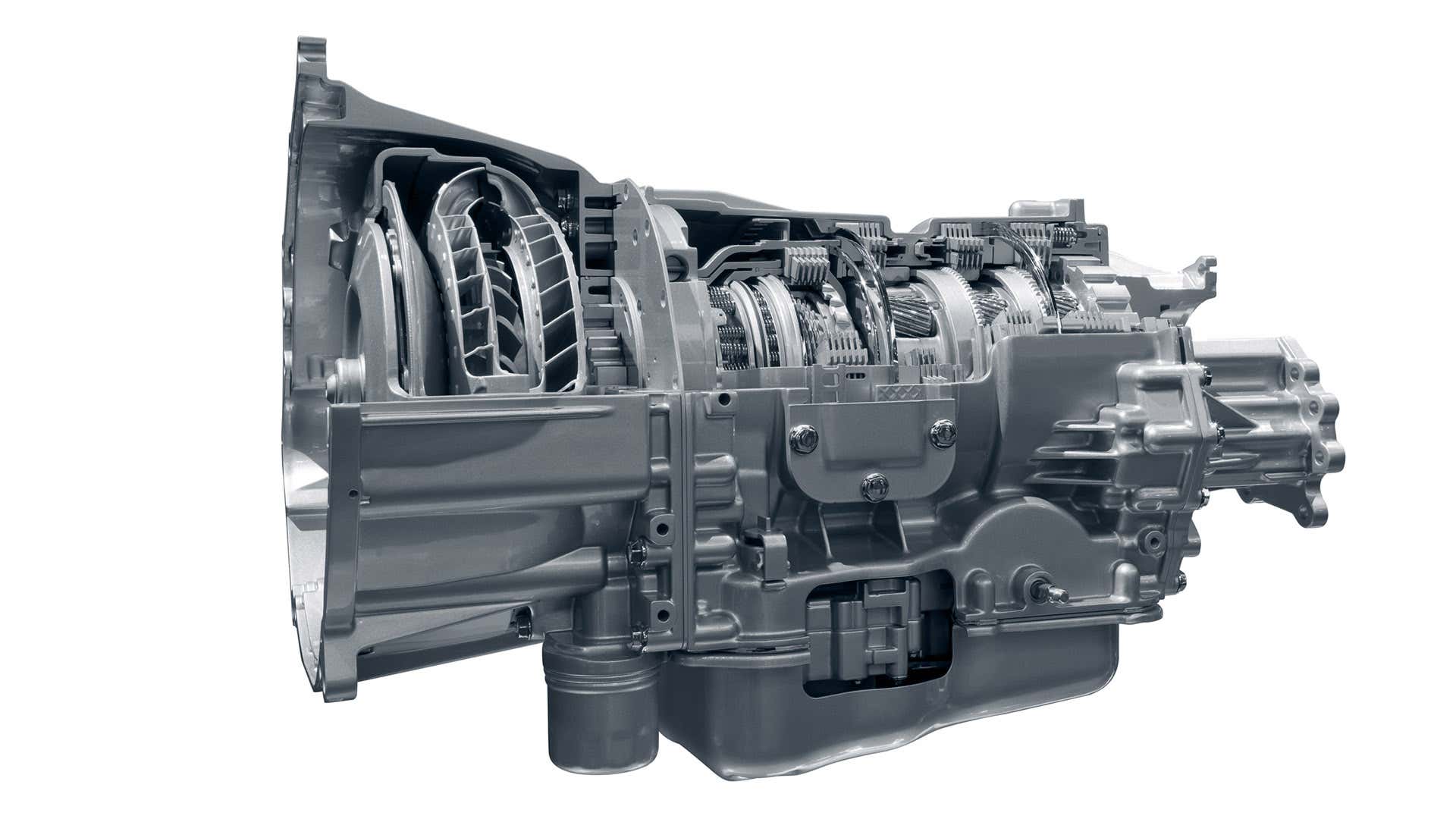 A cutout of an automatic transmission contrasts against a white background. 自动变速器的切口对比白色背景对比。