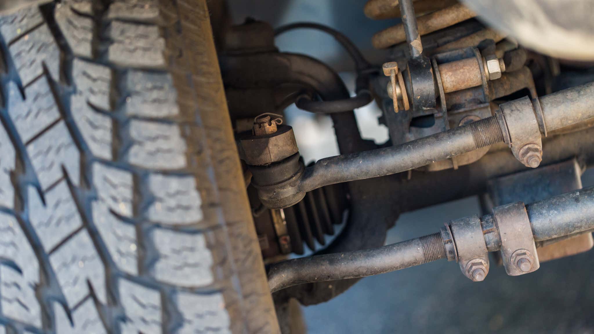 Suspension systems come in a variety of shapes and sizes. 悬挂系统有各种形状和大小。