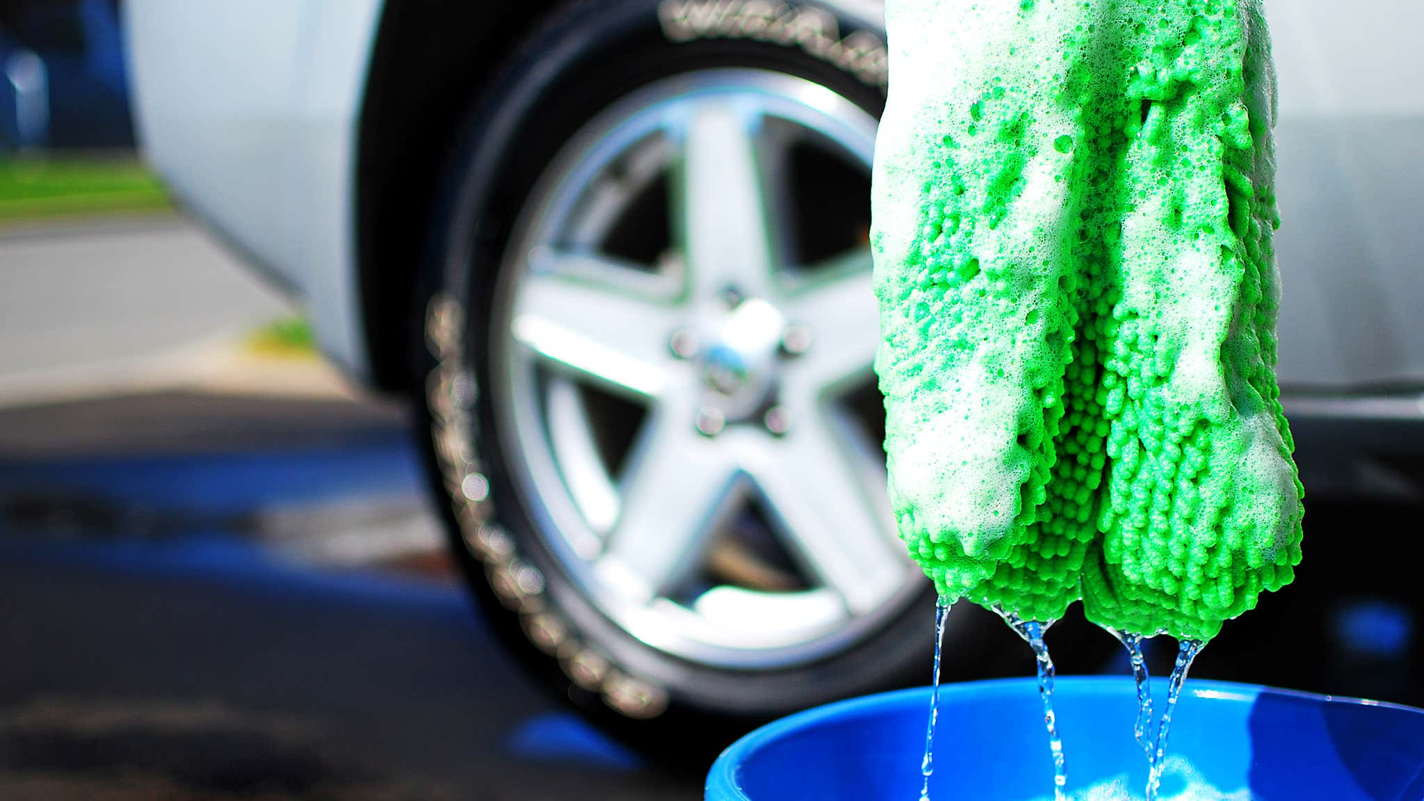Removing tar is a bit more involved than a standard wash. 去除焦油比标准清洗要复杂一些。
