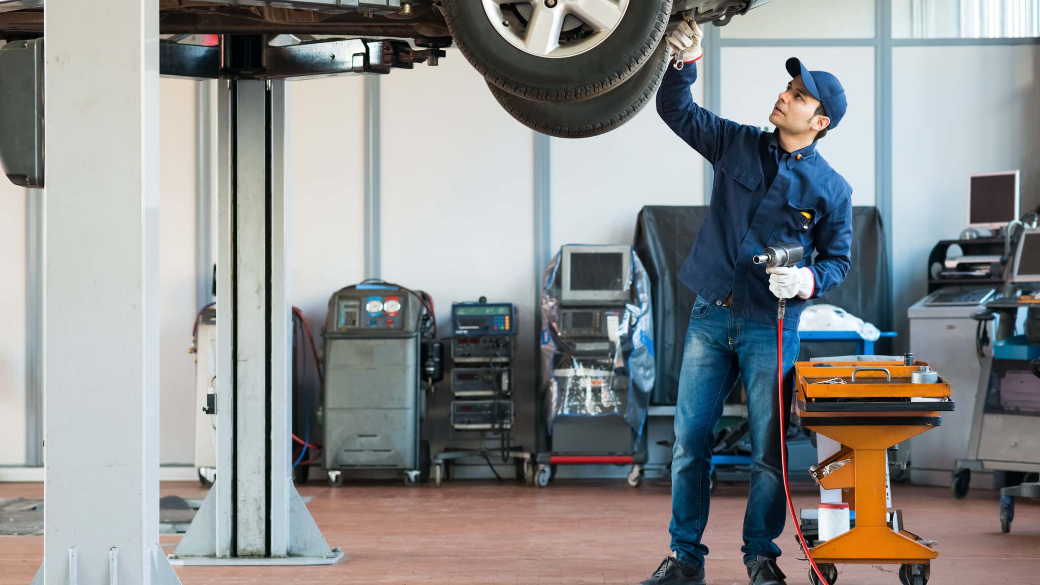Save transmission repairs for the pros. 为专业人士省去变速箱维修。