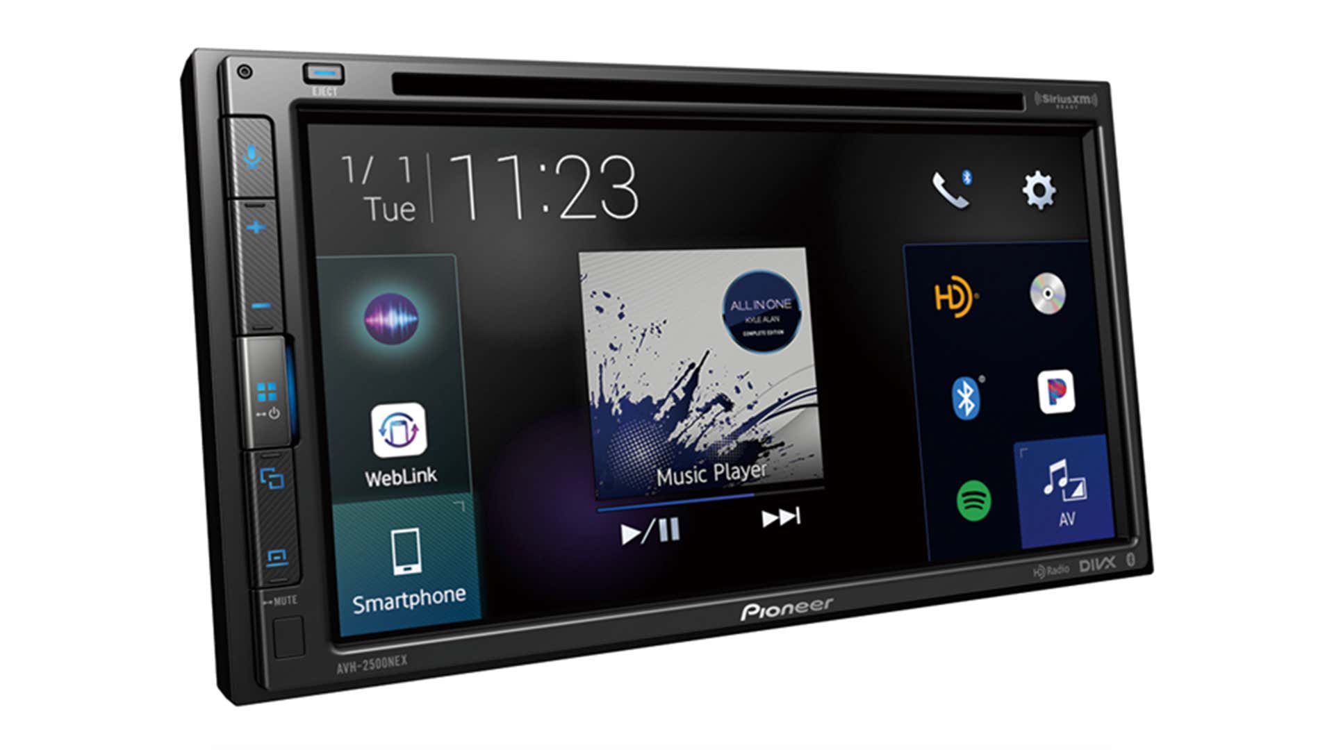 A double-din stereo against a white background. 白色背景下的双噪声立体声音响。
