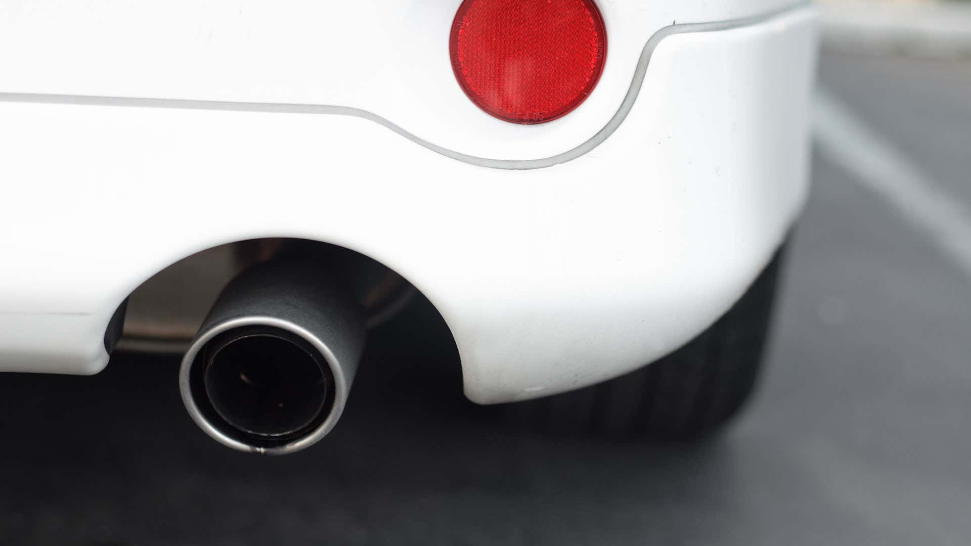 The exhaust is just one part of your car's emissions system. 排气只是汽车排放系统的一部分。