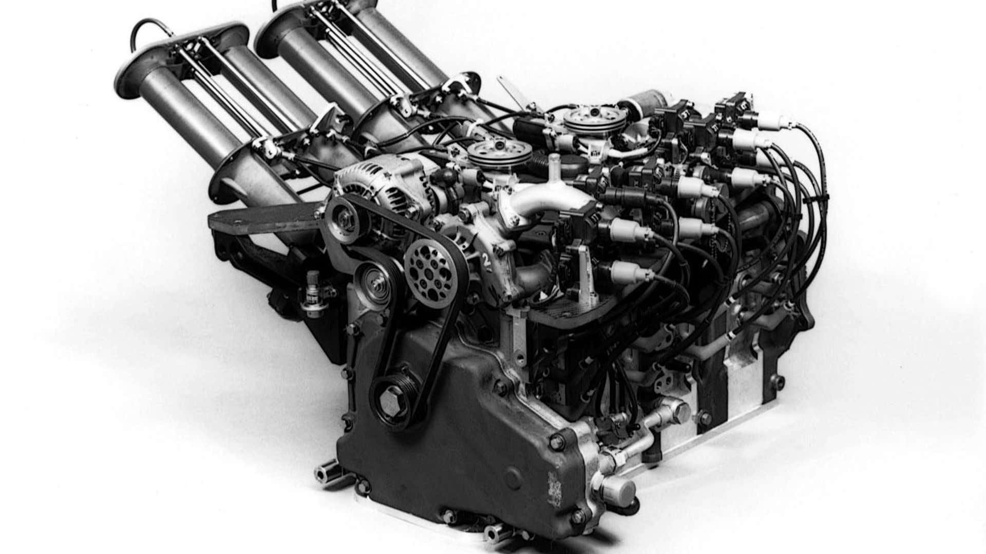 A rotary engine in all its glory. 一台辉煌的旋转发动机。