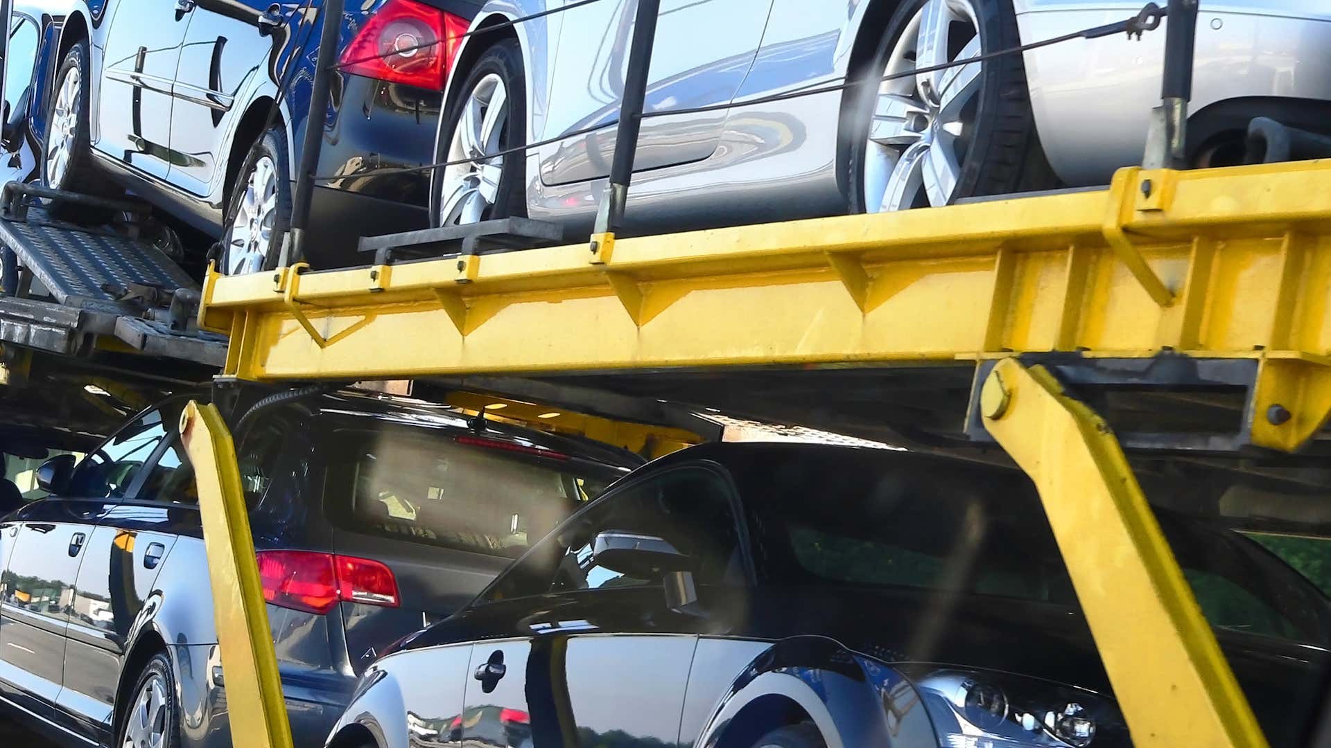 You have a few options for shipping your car. 你有几个选择来运输你的汽车。