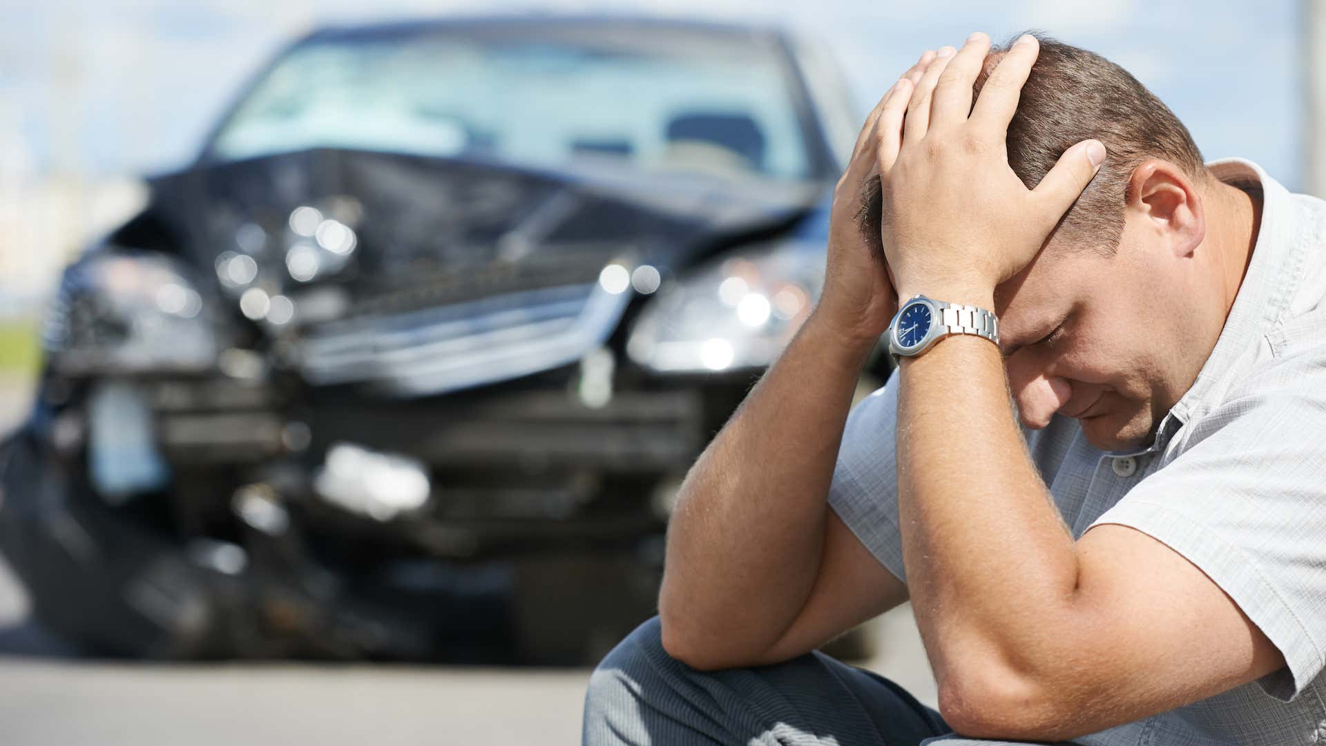 Don't ignore a failing CV axle. Losing control of your car can be serious. 不要忽视一个失败的CV轴。汽车失控可能会很严重。